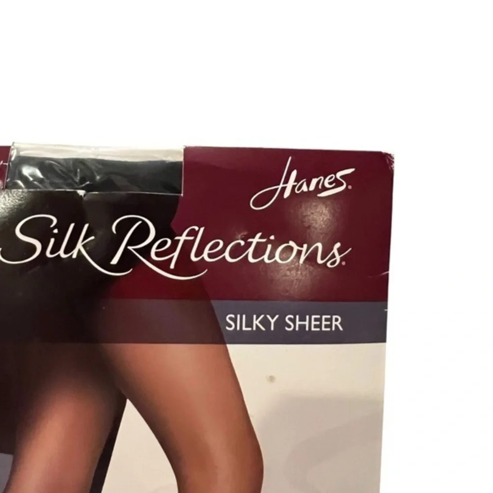 Hanes‎ Silk Reflections Pantyhose Control Top Sheer Toe Style 717 EF Jet Black